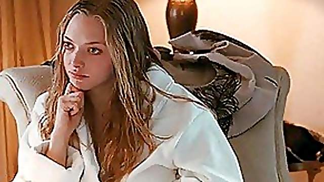 Stunning Blonde Amanda Seyfried Flashes Her Big Boobs and Her Round Ass