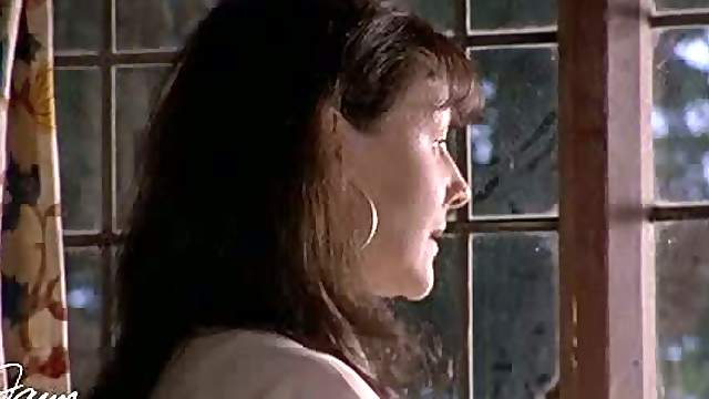 Beautiful Katrin Cartlidge Laying Naked on a Bed - Free Movie Clip