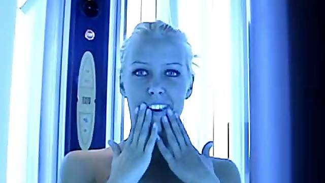 Sohpie Moone is having fun in the solarium