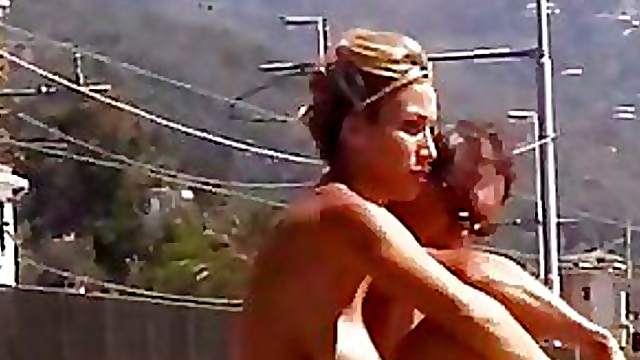 Huge Tits Secretly Filmed on the Beach