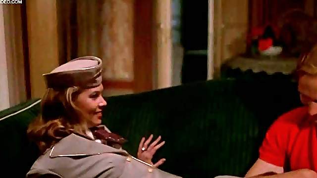 Stunning Blonde Kathleen Turner Shows Her Sexy Long Legs In Stockings