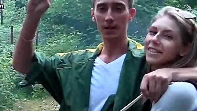 Wild girl gets laid in forest