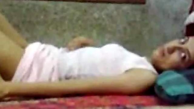 Slim and sexy Indian girl gets pounded in homemade video