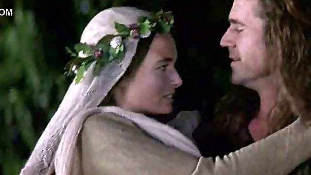 Sensual Catherine McCormack Flashes Her Tits in a 'Braveheart' Scene