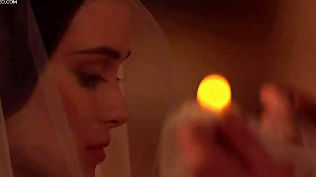 Sexy Sadie Frost Has Sex With a Fucking Wolf In a Hot 'Dracula' Scene