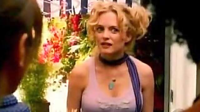 Beautiful Heather Graham In a Cute Top