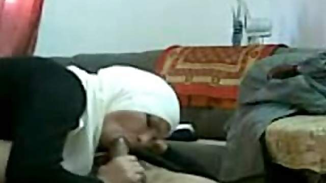 Amatuer Arabian girl blows a dick and gets fucked