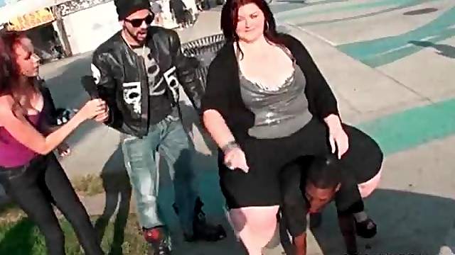 Fat amateur babe riding black guy for cash in public