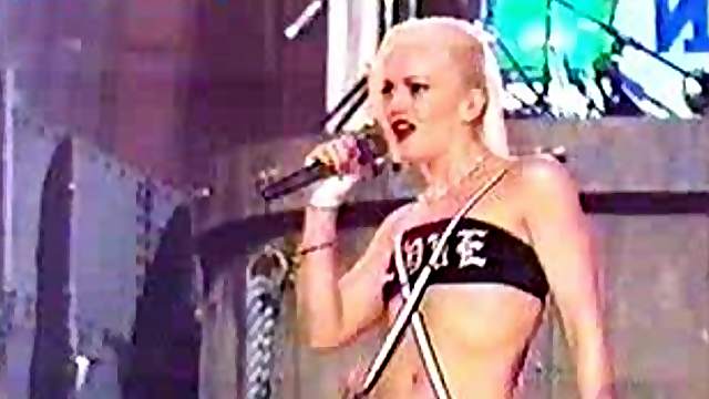Gwen Stefani Looking Hot In No Doubt Gig