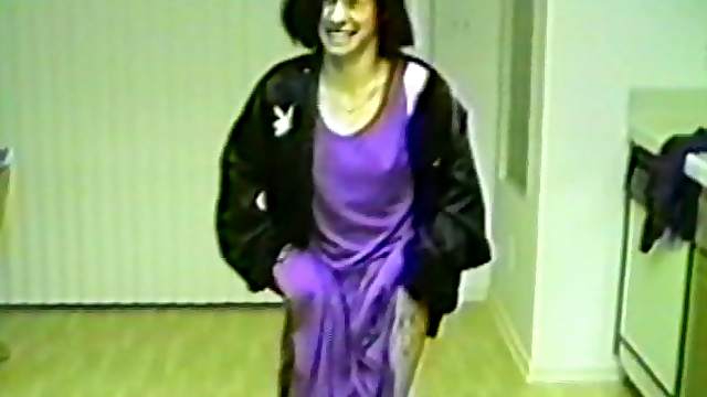 Amateur chick fingers and also toys herself in retro video