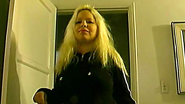 Incredible Blonde Gives A Tasty Blowjob In An Amateur POV Video