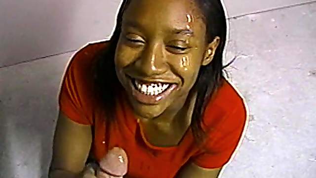 Ebony hussy milks a white cock dry on her face indoors