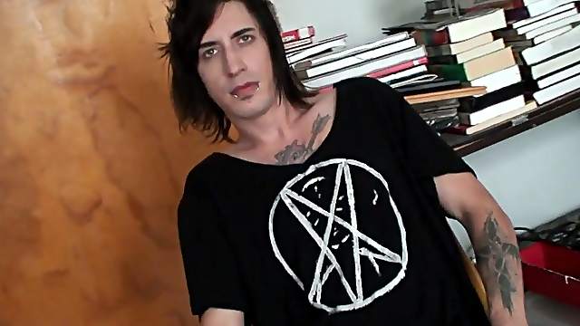 Weird emo dude is wanking his weak cock so bad