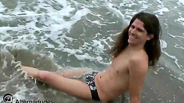A Queer Guy Masturbates After Playing At The Beach
