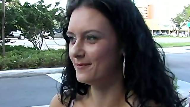 Brunette milf Lisa rides a wang after sucking it with pleasure