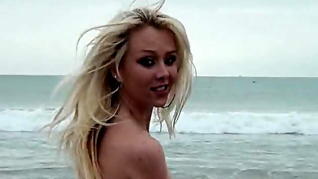 Spectacular Blonde Voyeur Jeanie Marie Sullivan Gets Fucked On a Beach