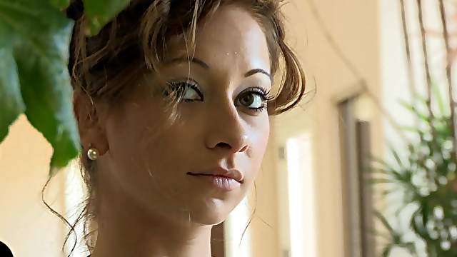Scrumptious Babe Moves Erotically In A Solo Model Video