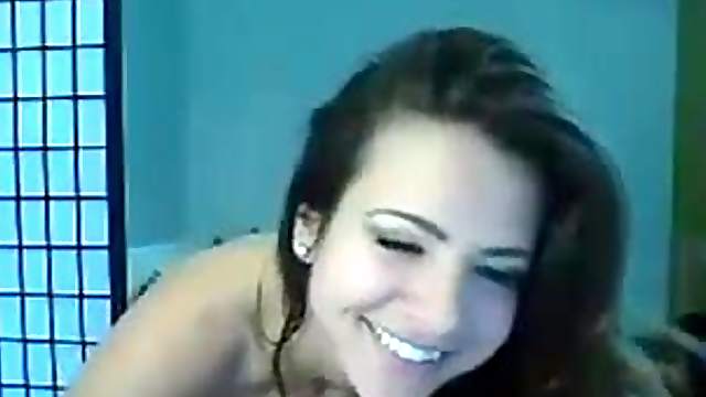 Sexy Brunette Rides Sybian On Cam