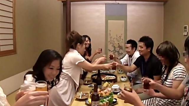 Eri Hosaka rubs her cunt with a dildo in a crazy Japanese reality clip