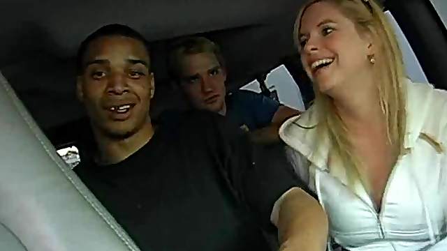 After a blowjob these gay studs fuck like crazy in a car
