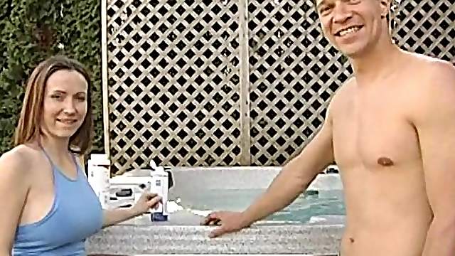 He gets that good outdoor blowjob and fucks the girl indoors