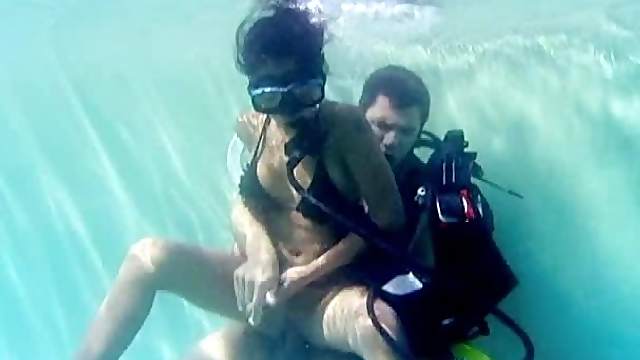Kinky Asian Getting Her Pussy Fucked Underwater