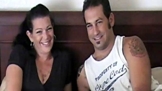 Mature amateur couple homemade action with facial