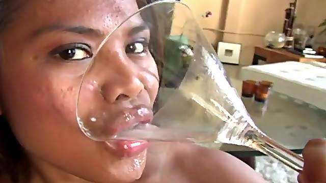 Naughty hot ass sluttie Arcadia Dayida plays with huge dick in hot blowjob scene