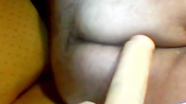 Hussy with ugly butt fucks her twat with a dildo in homemade solo