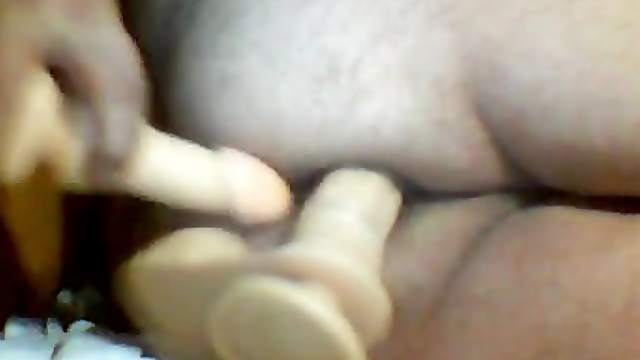 Obese mature amateur slut fucks her holes with dildos in homemade solo
