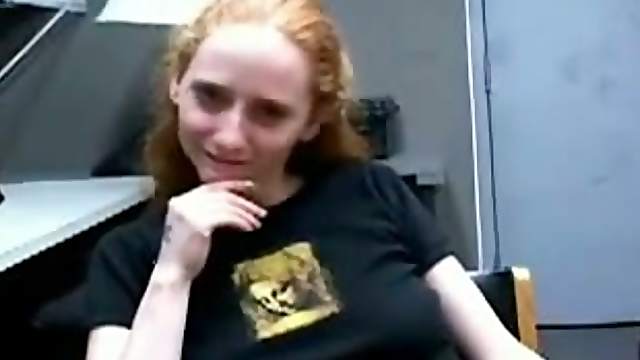 Amateur redhead fists her bumhole and gives a hot blowjob