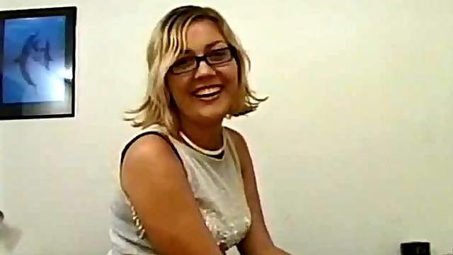 Hot Julie Ryan lays back on the bed and gets fucked