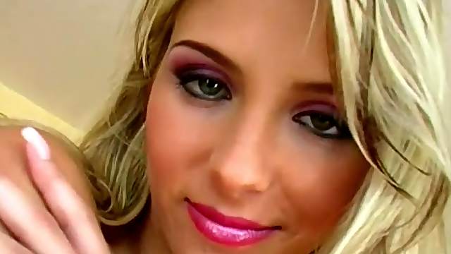 Erotic solo masturbation shoot with doting solo model
