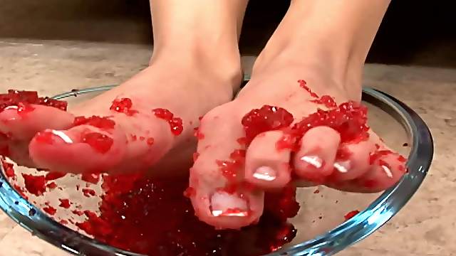 Foot fetish cowgirl has her toes licked before an orgasmic pounding