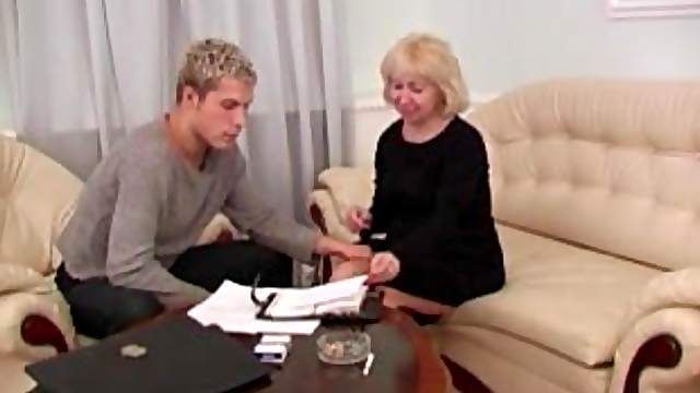 Old lady seals her business deal with a hardcore fucking