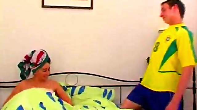 Mature redhead takes a cumshot after an orgasmic pussy drilling action