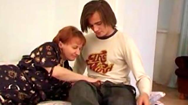 Old and highly experienced Russian wife gets penetrated deeply