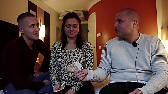 Magnetic Caroline will suck and be penetrated with great passion