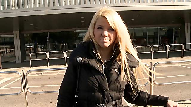 Cutie gets naked in the car and gets fucked in her slutty hole