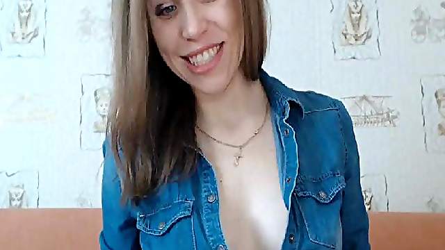 Gorgeous Cambabe Get Naked and Masturbate Hardcore