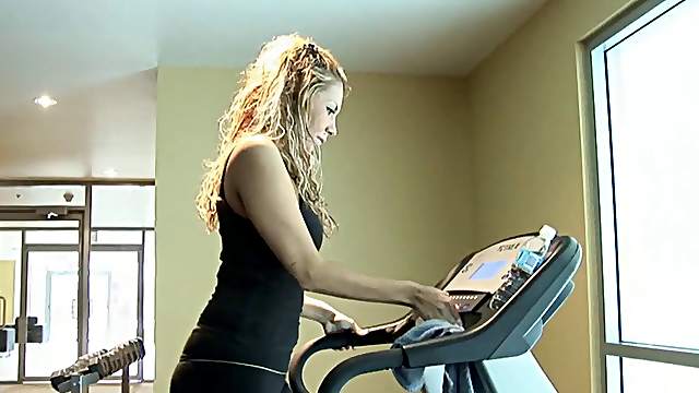 Her workout ends with a great fuck with the trainer