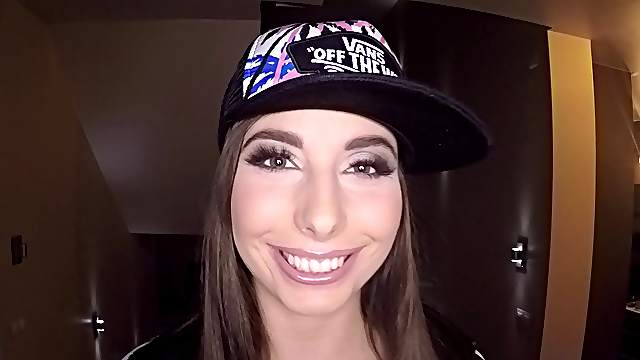 Good looking slut with a sexy ass is here for anal