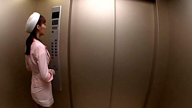 Cocksucker in sexy white gloves blows him passionately