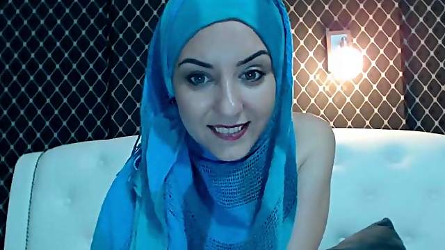 This Muslim Babe Is A Real Sex Bomb