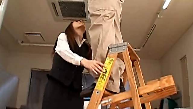 Yuria Sendo gives an Amazing Office Blowjob