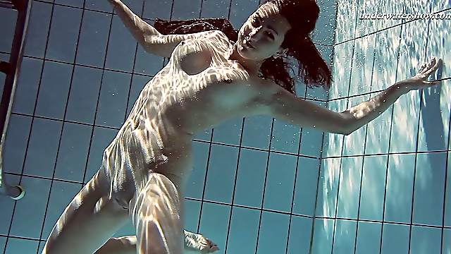 Sexy Sima Lastova reveals her shaved pussy while swimming in the pool