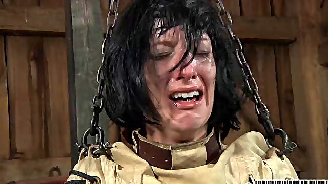 Tying up and masking BDSM-loving chick Elise Graves