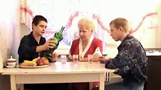 Granny licking a dick clean with her tongue after wild fucking