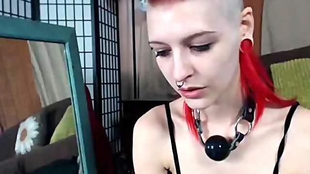Mohawk Webcam Girl SHows Her Pussy