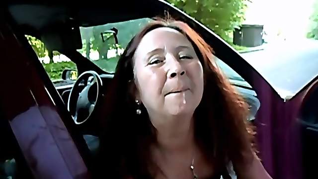 Amateur MILF Cumdrinking Gangbang